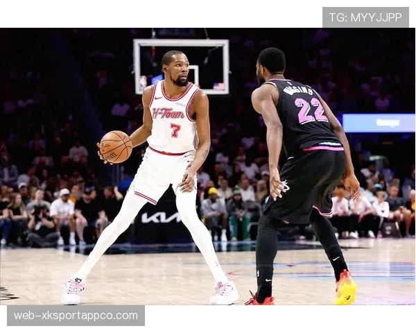 杜兰特无球跑位比詹姆斯单打更能拉开防守并提升效率