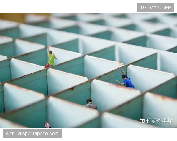 双重触球的判罚条件与常见误区解析